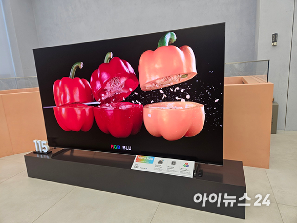 이종포 삼성전자 영상디스플레이사업부 상무가 12일 서울 삼성 강남에서 열린 신제품 발표회에서 기자들의 질문에 답하고 있다. [사진=설재윤 기자]