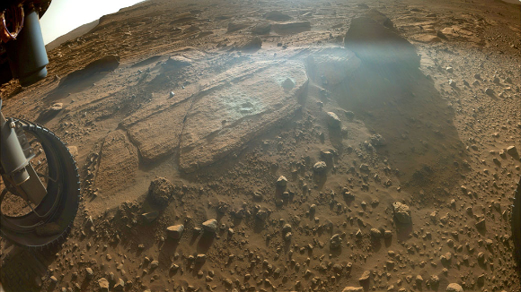 화성의 착륙로버 퍼시비어런스가 3월 30일 화석에서 암석 샘플을 채취하는데 성공했다. [사진=NASA]
