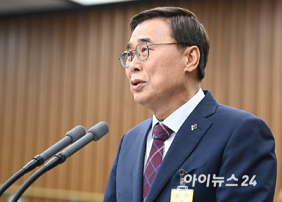 이종석 국가정보원장 후보자가 19일 오전 서울 여의도 국회에서 열린 인사청문회에서 모두발언을 하고 있다. [사진=곽영래 기자]