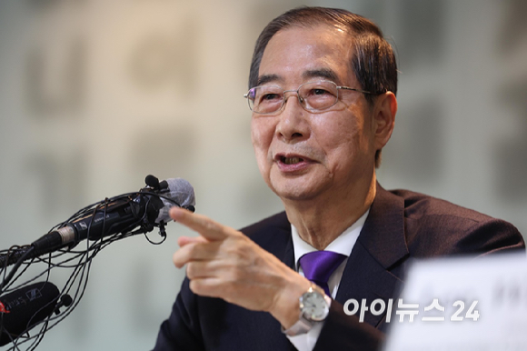 한덕수 무소속 대선 예비후보가 7일 서울 중구 한국프레스센터에서 서울외신기자클럽 초청 기자간담회를 갖고 있다. [사진=국회사진취재단]