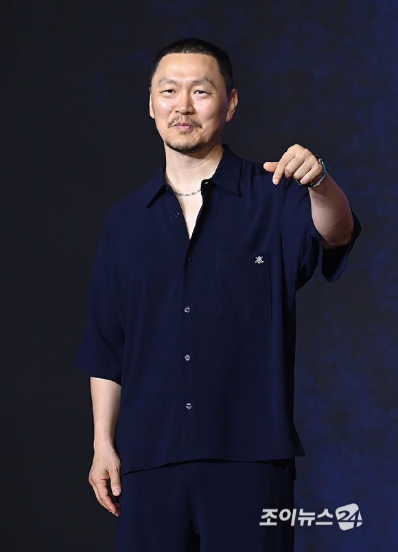 배우 양동근이 9일 서울 용산구 서울드래곤시티에서 열린 오징어 게임 시즌3 제작발표회에서 포토타임을 갖고 있다. [사진=곽영래 기자]