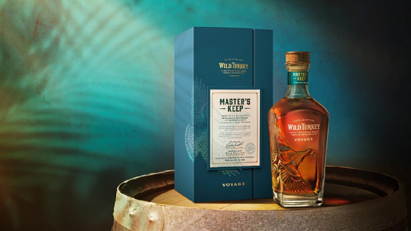 트랜스베버리지는 12일 매년 한정판으로 출시돼 위스키 애호가들에게 큰 사랑을 받고 있는 와일드 터키 마스터스 킵 시리즈 최신작인 '마스터스 킵 보이지'를 출시한다고 밝혔다. [사진=트랜스베버리지]