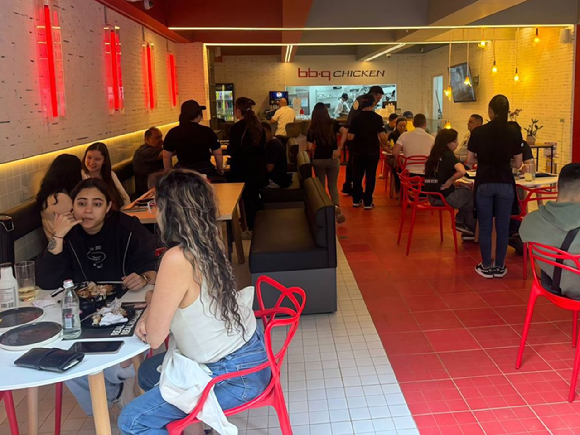 BBQ 남미 1 호점 'BBQ 프로벤사점' 내부 모습. [사진=BBQ 제공]