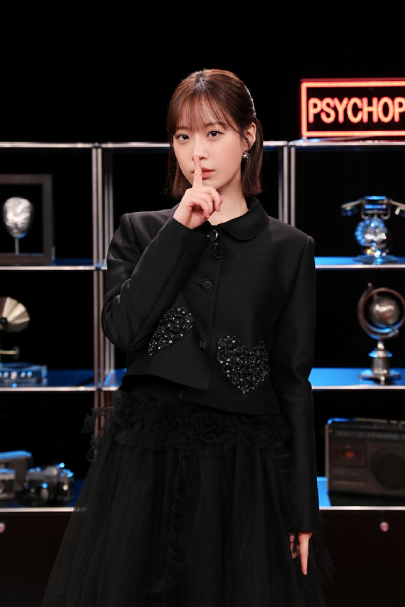 카라 허영지가 10일 온라인으로 진행된 MBN-SBS Plus '내가 만난 사이코패스' 제작발표회에서 포토타임을 갖고 있다. [사진=MBN, SBS Plus]