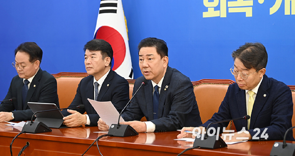김병기 더불어민주당 원내대표가 18일 서울 여의도 국회에서 열린 원내대책회의에서 발언하고 있다. [사진=곽영래 기자]
