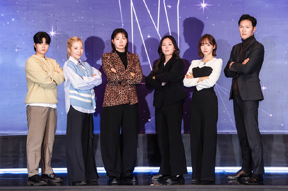 '골 때리는 그녀들' 출연진이 SBS '골 때리는 그녀들' 온라인 제작발표회에서 포즈를 취하고 있다. [사진=SBS]