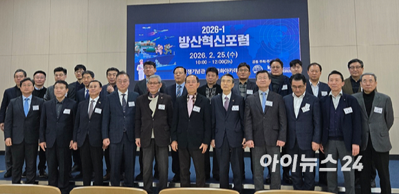 강은호 전 방위사업청장(전북대학교 교수)이 25일 전쟁기념관에서 진행된 '방산혁신포럼'에 참석하고 있다. [사진=최란 기자]