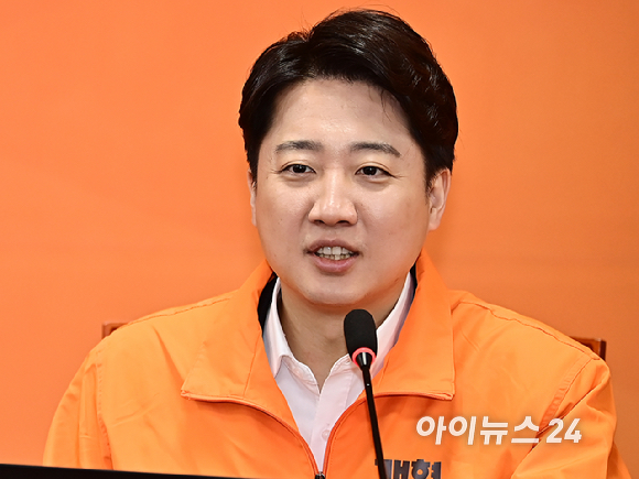 이준석 개혁신당 대표가 26일 오전 서울 여의도 국회에서 열린 최고위원회의에서 발언하고 있다. [사진=곽영래 기자]