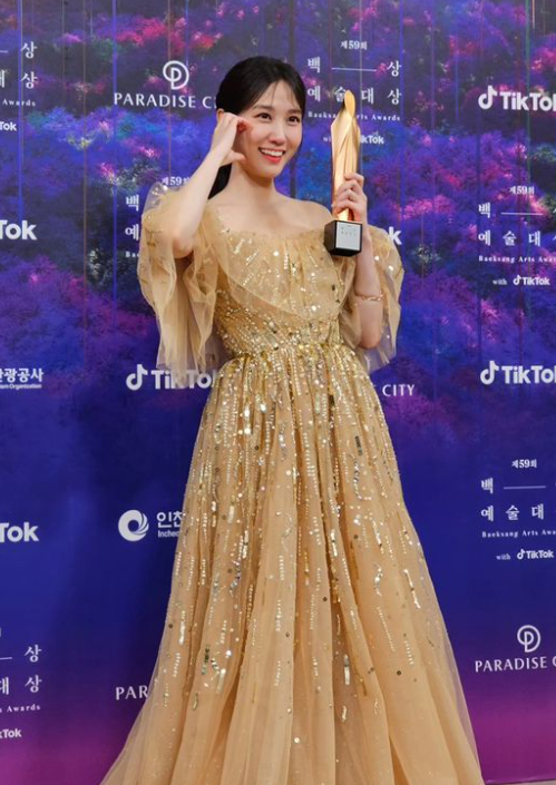 배우 박은빈이 백상예술대상 대상을 수상한 소감을 밝혔다. [사진=박은빈 인스타그램]