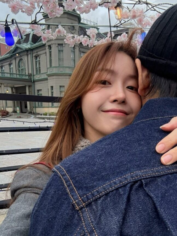 방민아, ♥온주완에게 안겨 셀카...꿀 떨어지는 신혼 일상